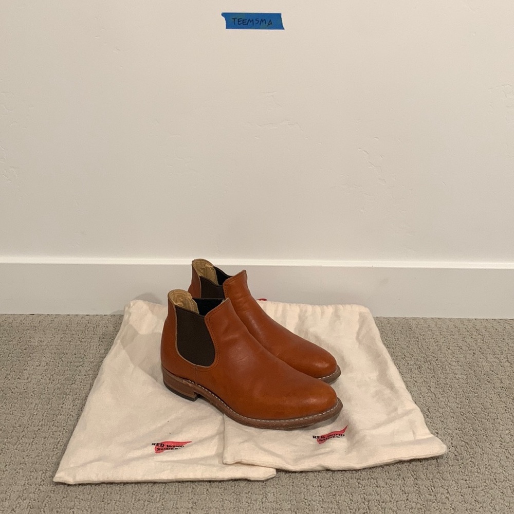 Red Wing Heritage Women’s Brown Boot (discontinued) Size 8B Worn w/ Dustbags